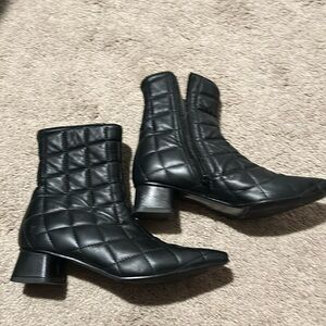 Napoleon- made in Italy- quilted above the ankle